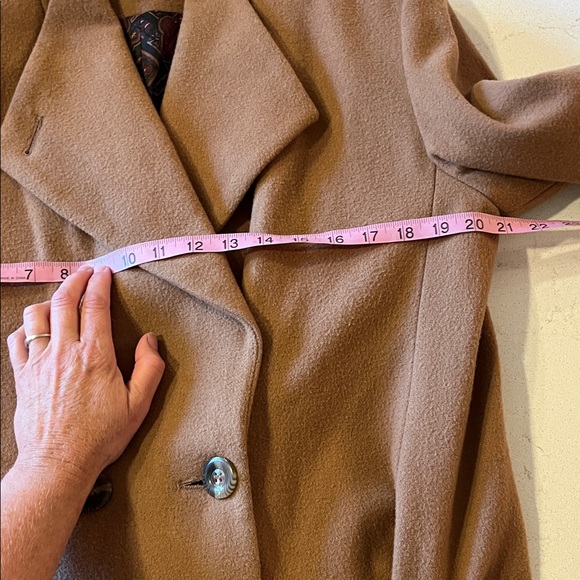 Elegant Brown Double-Breasted Trench Coat - Picture 4 of 5